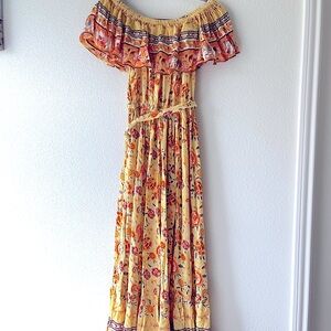 (2 for $29) Pretty midi/maxi off the shoulder yellow tiered dress. Size SP